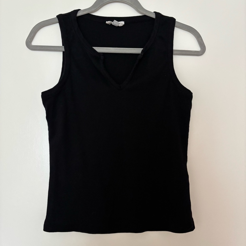 Evereve Notch Neck Ribbed Tank in Black